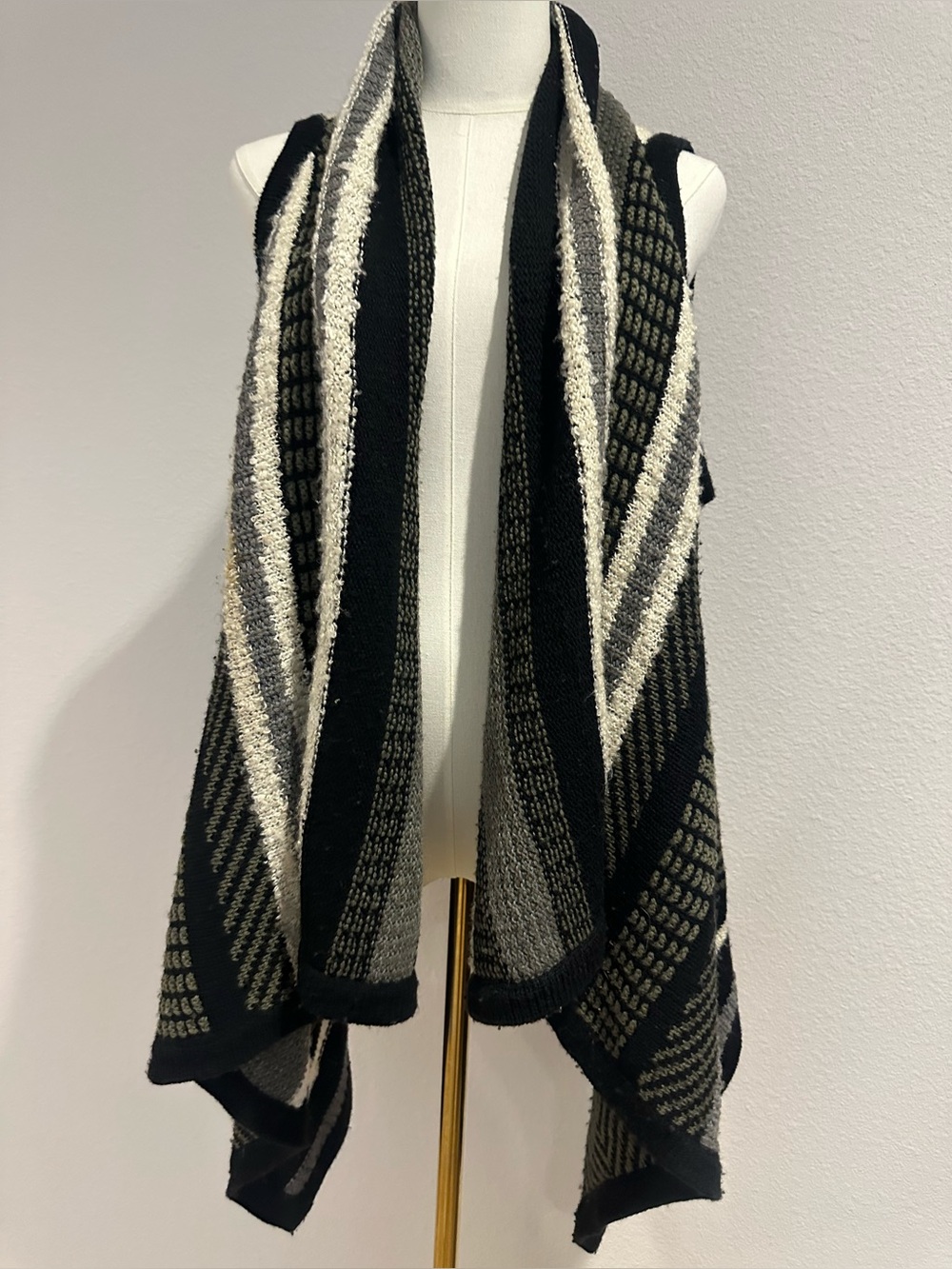 a.n.a Black and Cream Open-Front Knit Vest Wool Blend